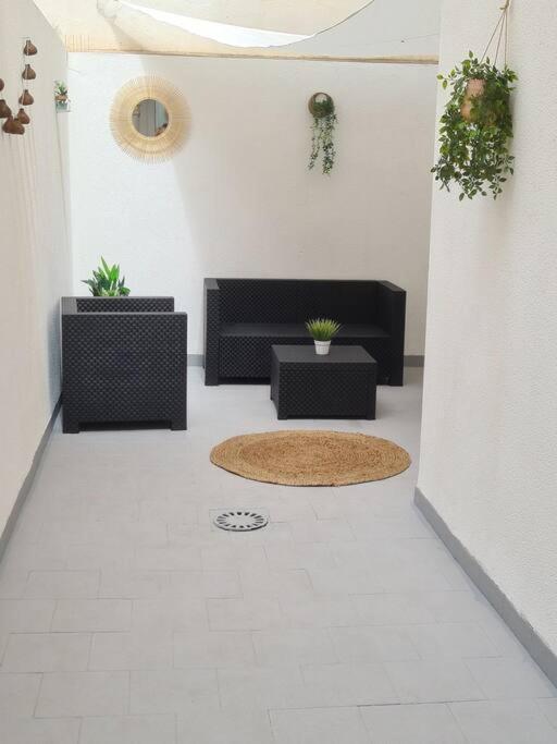 Beautiful Apartment With Patio Torrevieja Exterior foto